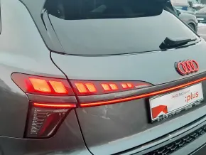 Audi Q3 40 TFSI quattro thumbnail