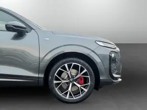 Audi Q3 40 TFSI quattro thumbnail