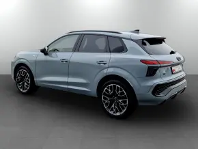Audi Q3 40 TFSI quattro thumbnail