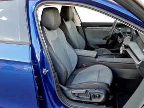 Superb Selection PHEV thumbnail