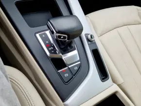 Audi A4 Limousine 40 TFSI thumbnail