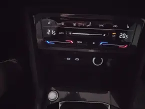 VW Noul Tiguan Elegance 2,0 TDI DSG 4Mot thumbnail