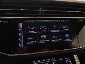 Audi Q8 PI 55 TFSI quattro thumbnail