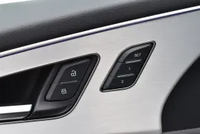 Audi Q8 PI 55 TFSI quattro thumbnail