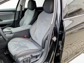 Superb Selection PHEV thumbnail