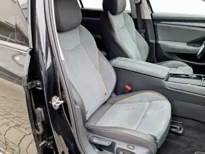 Superb Selection PHEV thumbnail