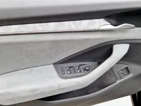 Superb Selection PHEV thumbnail