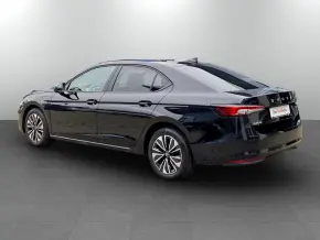Superb Selection PHEV thumbnail