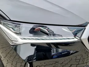 Superb Selection PHEV thumbnail