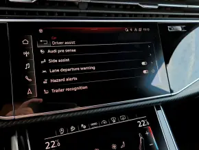 RSQ8 TFSI quattro thumbnail