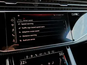 RSQ8 TFSI quattro thumbnail