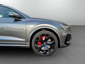 RSQ8 TFSI quattro thumbnail