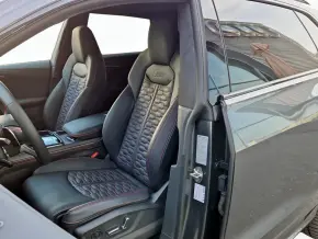 RSQ8 TFSI quattro thumbnail