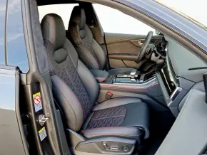 RSQ8 TFSI quattro thumbnail