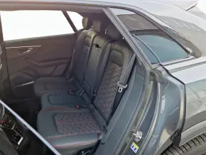 RSQ8 TFSI quattro thumbnail