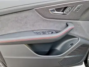 RSQ8 TFSI quattro thumbnail