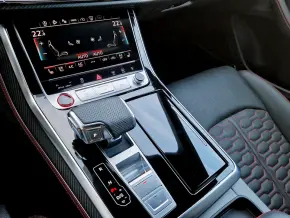 RSQ8 TFSI quattro thumbnail
