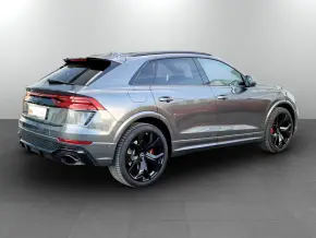 RSQ8 TFSI quattro thumbnail