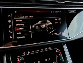 RSQ8 TFSI quattro thumbnail