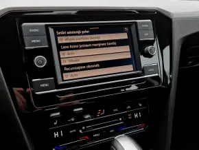 VW Noul Passat Comfortline 2.0 TDI DSG thumbnail