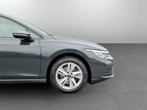 VW Golf Variant Life 2.0 TDI DSG thumbnail