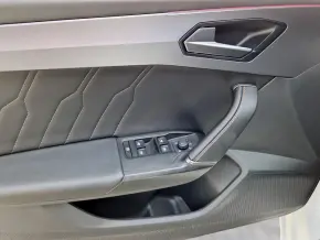 CUPRA Leon 1.5 eTSI DSG7 thumbnail