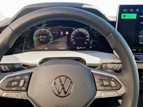 VW Golf Life 1.5 TSI DSG PHEV TD thumbnail