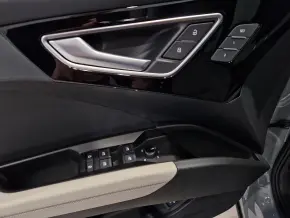 Q4 45 e-tron quattro 210 kW / 286 CP thumbnail