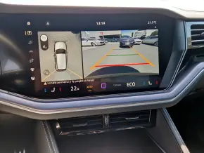 VW Touareg R-Line V6 TDI thumbnail