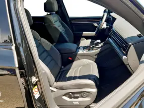 VW Touareg R-Line V6 TDI thumbnail