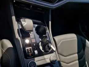 VW Touareg R-Line V6 TDI thumbnail