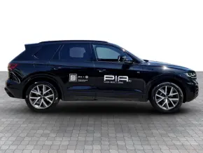 VW Touareg R-Line V6 TDI thumbnail