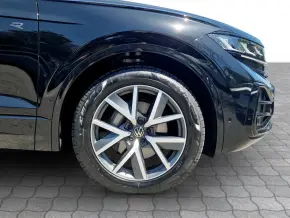 VW Touareg R-Line V6 TDI thumbnail