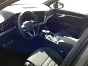 VW Touareg R-Line V6 TDI thumbnail