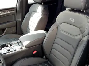 VW Touareg R-Line V6 TDI thumbnail