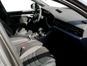 VW Touareg R-Line V6 TDI thumbnail