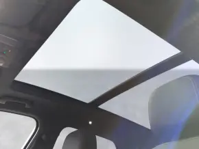 VW Touareg R-Line V6 TDI thumbnail