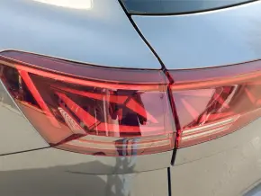 VW Touareg R-Line V6 TDI thumbnail