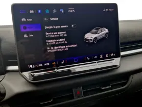 VW Noul T-Roc R-Line 1.5 eTSI DSG TD thumbnail