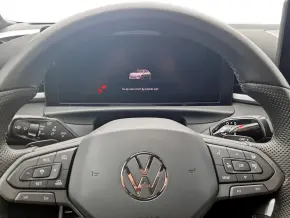 VW Noul T-Roc R-Line 1.5 eTSI DSG TD thumbnail