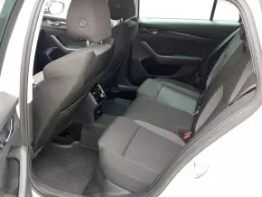 Škoda OCTAVIA COMBI AMBITION 2.0 TDI DSG thumbnail