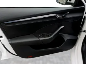 Škoda OCTAVIA COMBI AMBITION 2.0 TDI DSG thumbnail