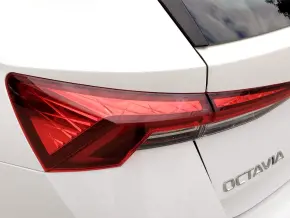 Škoda OCTAVIA COMBI AMBITION 2.0 TDI DSG thumbnail