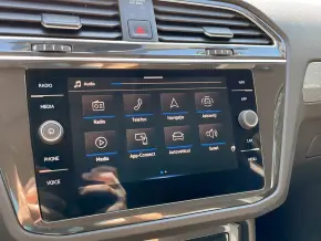 VW Noul Tiguan Life 2,0 TDI SCR DSG 4Mot thumbnail