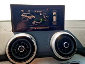Audi Q2 35 TFSI S line thumbnail