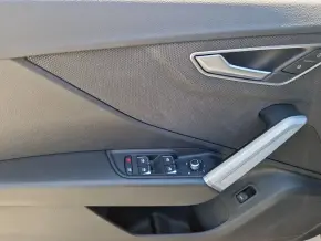 Audi Q2 35 TFSI S line thumbnail