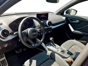 Audi Q2 35 TFSI S line thumbnail