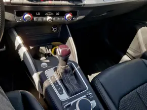 Audi Q2 35 TFSI S line thumbnail