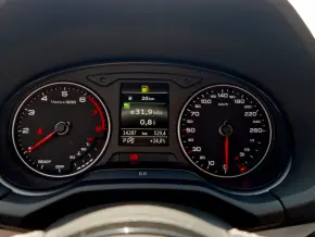Audi Q2 35 TFSI S line thumbnail