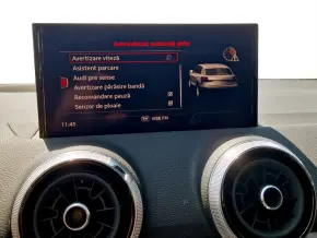 Audi Q2 35 TFSI S line thumbnail